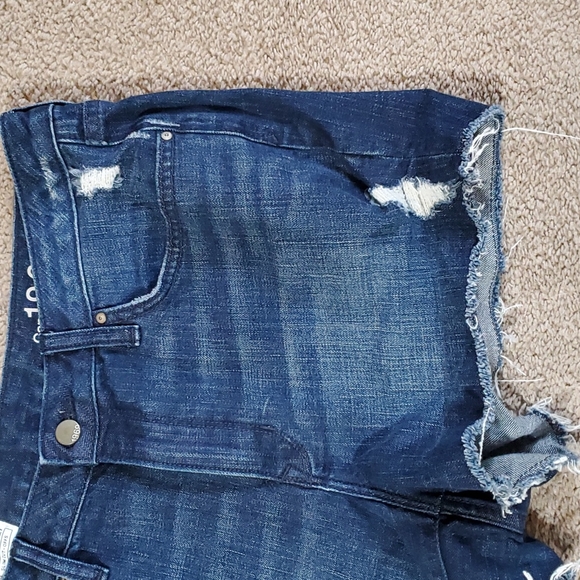 Womens Gap Slim Cut Offs size 32 - Picture 2 of 8